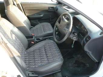 2000 Nissan AD Wagon Pictures