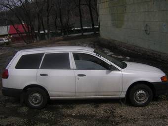 2000 Nissan AD Wagon Photos