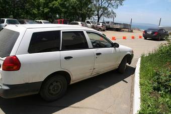 2000 Nissan AD Wagon Pictures