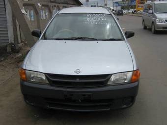 2000 Nissan AD Wagon Photos