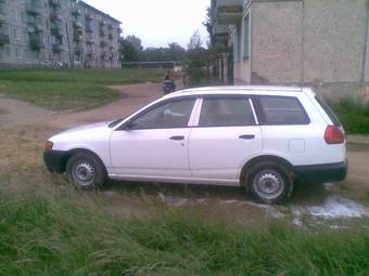 2000 Nissan AD Wagon Pictures