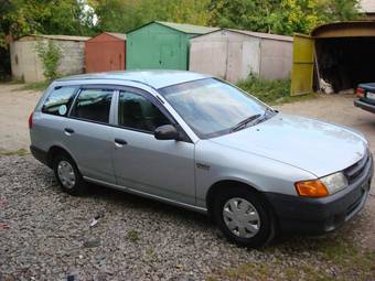 2000 Nissan AD Wagon Photos