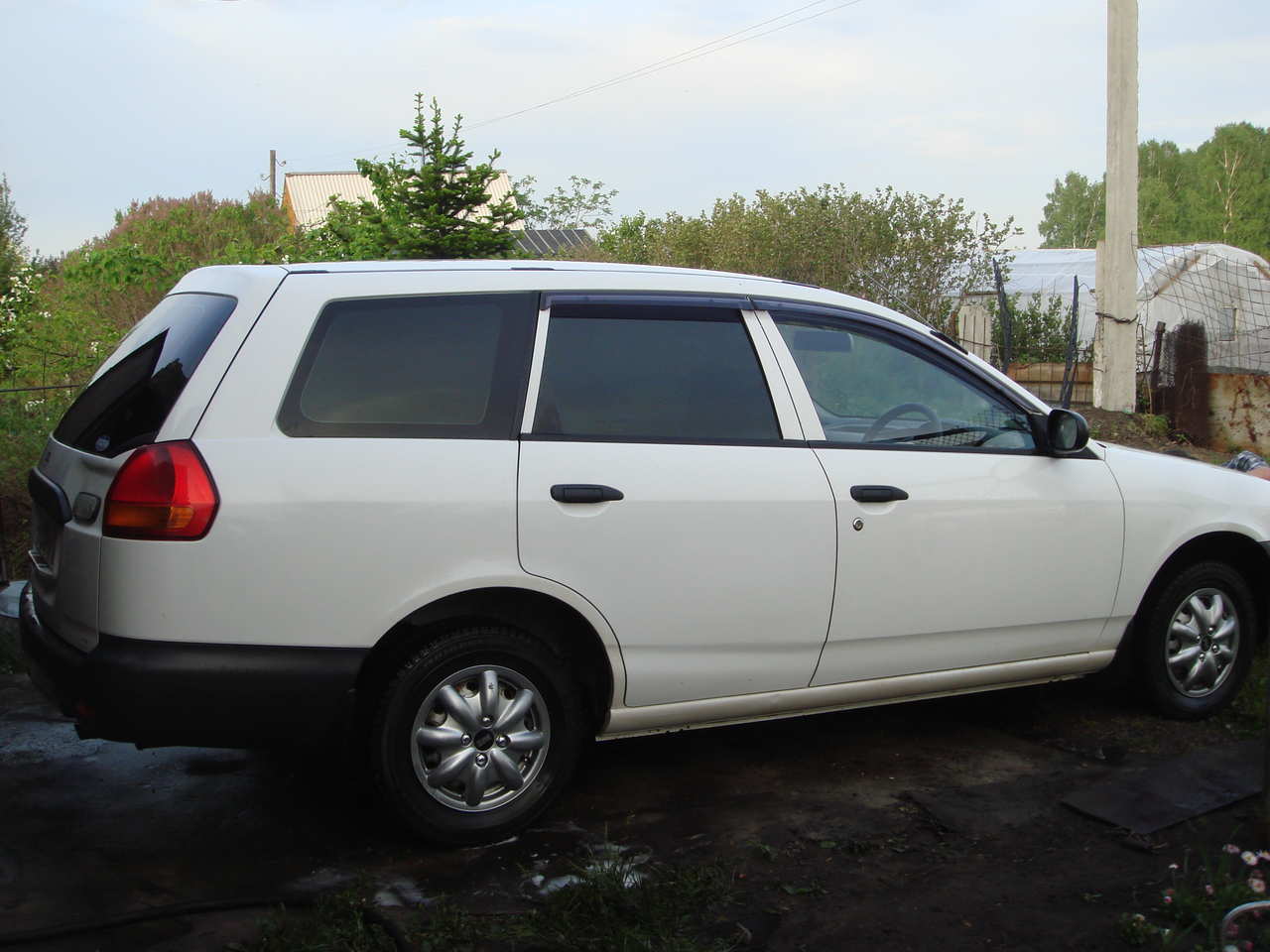 2001 Nissan AD Wagon specs, Engine size 1300cm3, Fuel type Gasoline