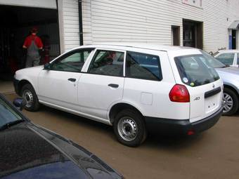 2004 Nissan AD Wagon Photos