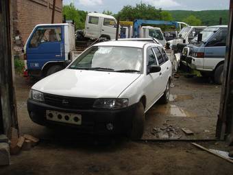 2004 Nissan AD Wagon Pictures