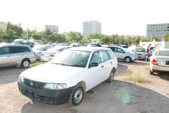 2005 Nissan AD Wagon Photos