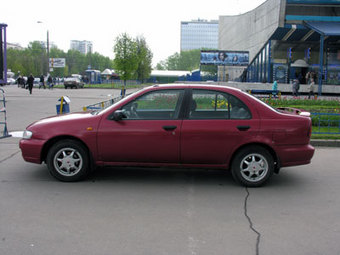 1995 Nissan Almera Pictures