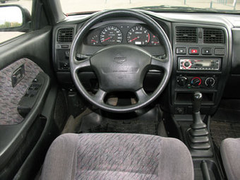 1995 Nissan Almera Photos
