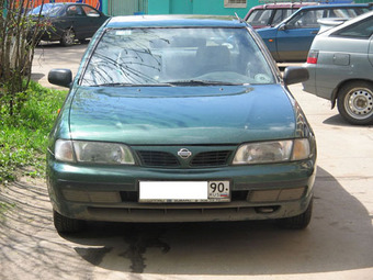 1997 Nissan Almera Pictures