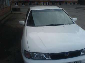 1997 Nissan Almera Pictures