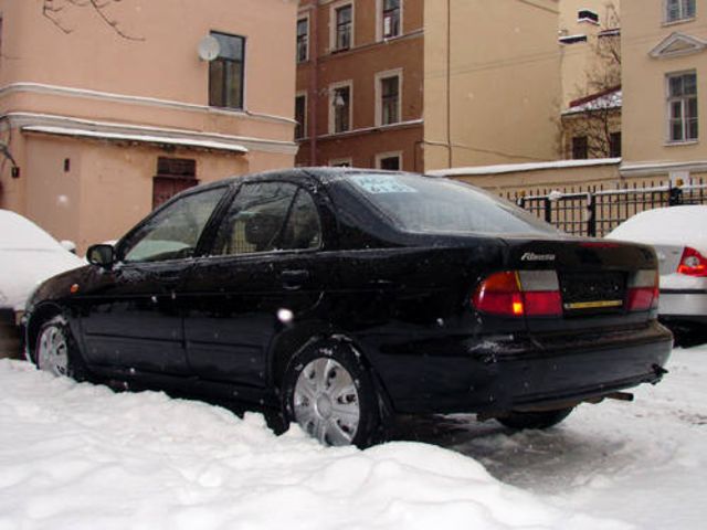 1998 Nissan Almera