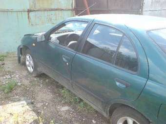 1998 Nissan Almera Pictures