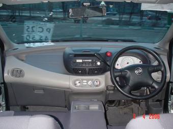 1999 Nissan Almera Photos