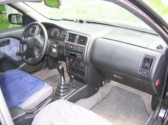 1999 Nissan Almera Pictures