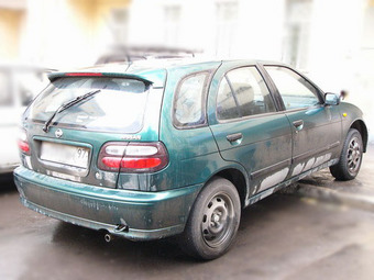 1999 Nissan Almera Pictures