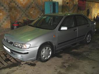 1999 Nissan Almera Photos