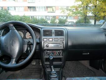 1999 Nissan Almera Photos