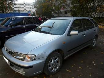 1999 Nissan Almera Images