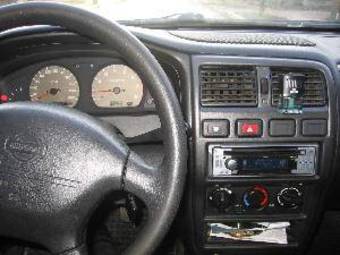 1999 Nissan Almera Photos