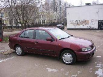 1999 Nissan Almera Images