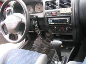 1999 Nissan Almera Pics