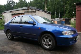 1999 Nissan Almera Pictures