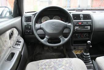 1999 Nissan Almera Photos