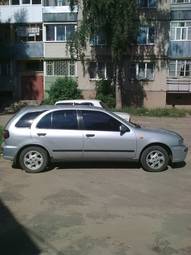 1999 Nissan Almera Pictures