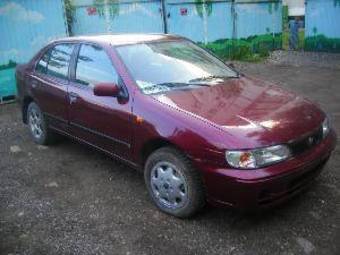 1999 Nissan Almera Photos