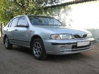 1999 Nissan Almera Photos