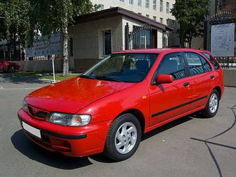 1999 Nissan Almera Photos