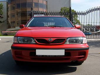 1999 Nissan Almera Images