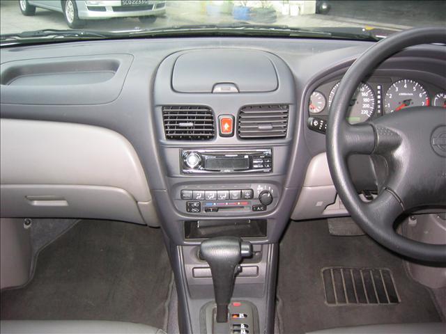 2000 Nissan Almera Pictures