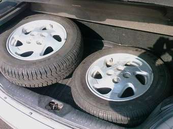 2000 Nissan Almera Pictures