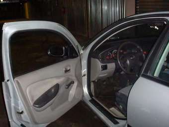 2000 Nissan Almera Photos