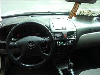2000 Nissan Almera Photos