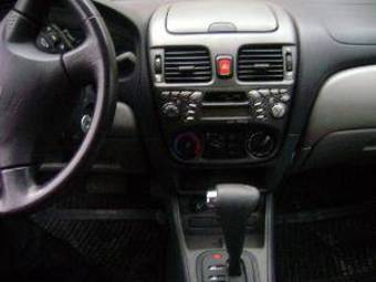 2000 Nissan Almera Pictures