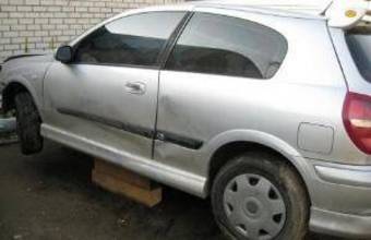 2000 Nissan Almera Pictures