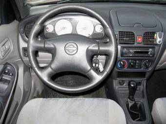 2000 Nissan Almera Images