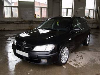 2000 Nissan Almera Pictures