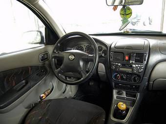 2000 Nissan Almera Pictures