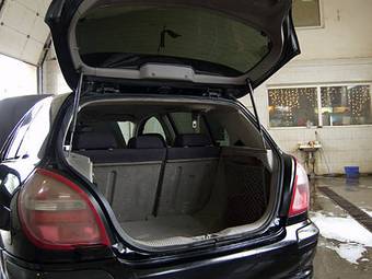 2000 Nissan Almera Pictures
