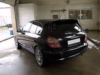 2000 Nissan Almera Photos