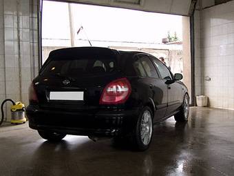 2000 Nissan Almera Photos