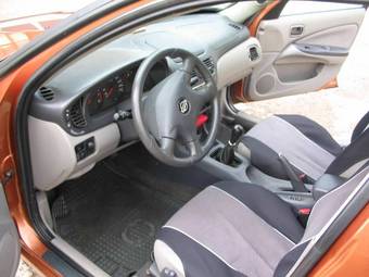 2000 Nissan Almera Pictures