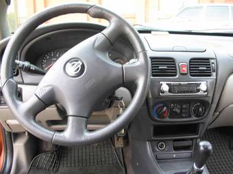 2000 Nissan Almera Pics