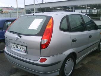 2000 Nissan Almera Images