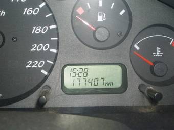 2000 Nissan Almera Pictures