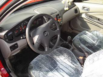 2000 Nissan Almera Pictures