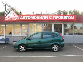 2000 Nissan Almera Pictures